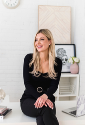 Julia Aywaz